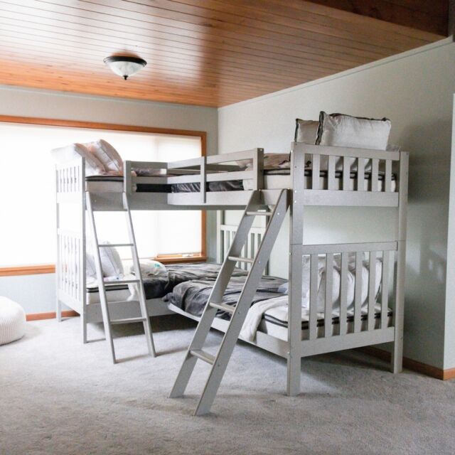Summer is fast approaching and our home is almost completely booked! These quad bunk beds are my favorite because all the kiddos can sleep in the same room together after a long day of playing on the beach. 🤩⁠
.⁠
.⁠
#twosisterslakehouse #sisterlakehouse #vacationrental #airbnb #vrbo #travel #travelgram #comevisit #staywithus #homeaway #lakehouse #puremichigan #mittenlove #mibeachtowns #crystallake #rentalproperty #lakemichigan #ourhome #lakefronthome #frankfortmichigan #lakefrontrentals #vacasa #perfecthome